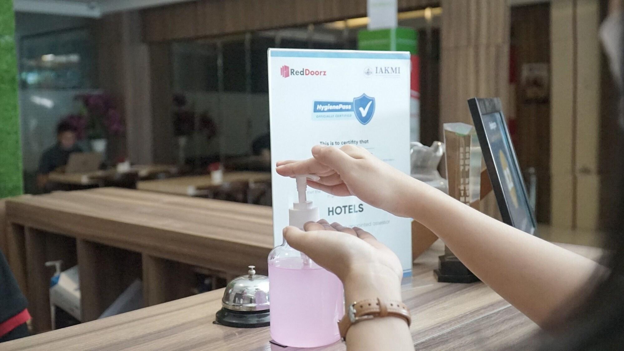 Reddoorz Plus @ Sawah Besar Jakarta Exterior foto